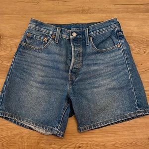 LEVIS Jean Shorts